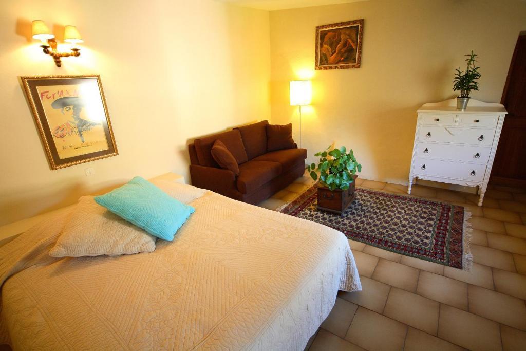 Belle De Nuit Bed & Breakfast Oppède Rom bilde